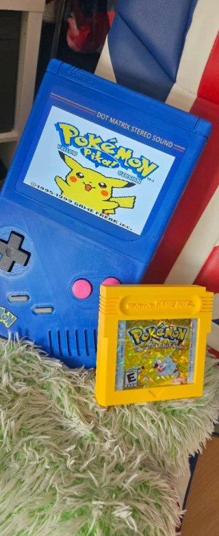 Game Boy Gigante Edición Pokémon Azul/Amarillo