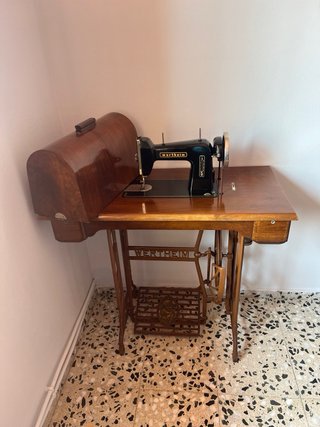 Máquina de coser Wertheim antigua