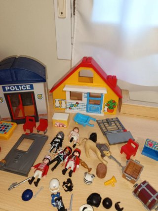 Lote Playmobil: Casa y Policía