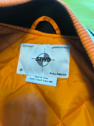 Beisbolera Pull&Bear Negra y Naranja