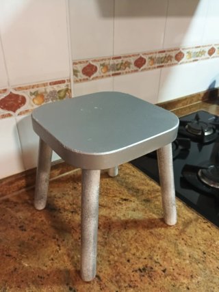 Taburete madera maciza para alzarse sin problemas