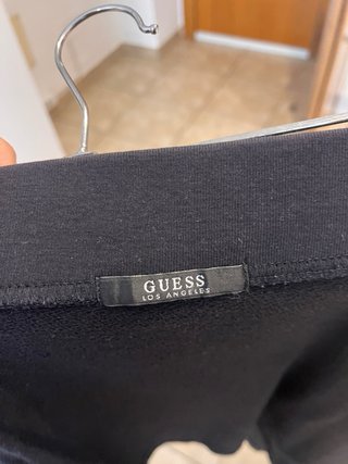 Blusa Guess Off Shoulder Negra