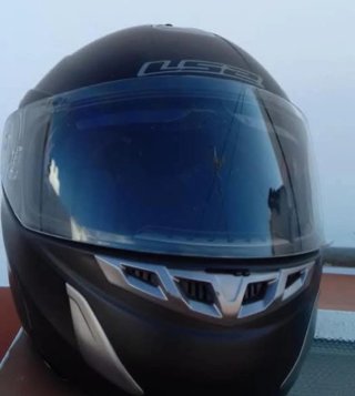 Chaqueta de moto35 € casco 40€ se vende por sepado