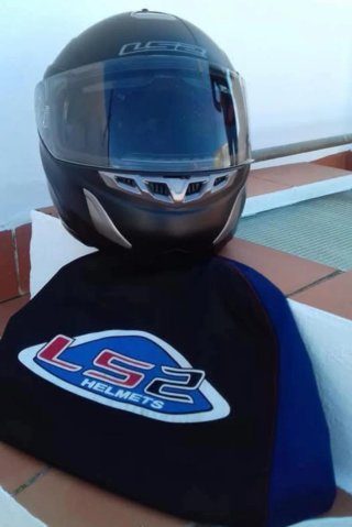 Chaqueta de moto35 € casco 40€ se vende por sepado
