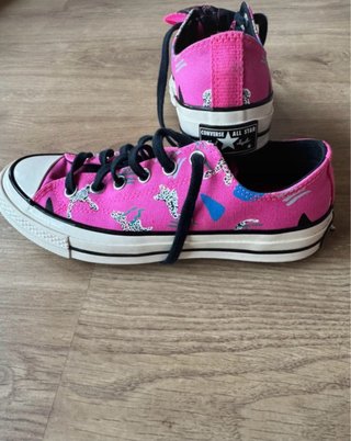 Zapatillas Converse rosas con estampado