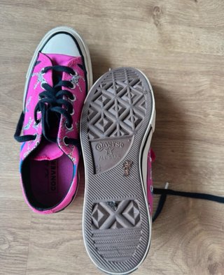 Zapatillas Converse rosas con estampado