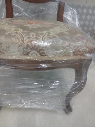 3 Sillas antiguas de madera y tela