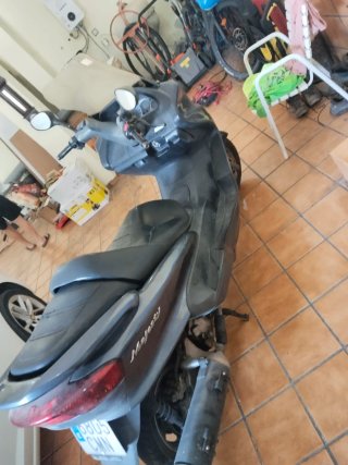 Yamaha Moto Maxi Scooter 250cc Gris