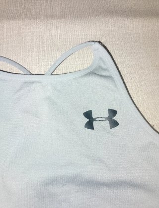 Top deportivo Under Armour gris M