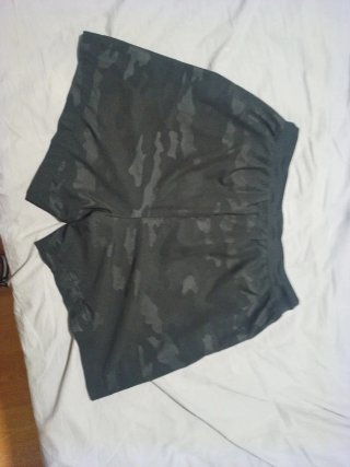 Pantalón corto deportivo camuflaje hombre