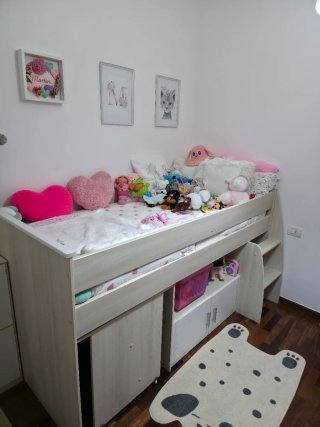 Cama infantil con escritorio