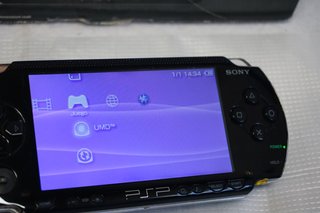 Sony PSP-1004 Negra con Caja y Cargador
