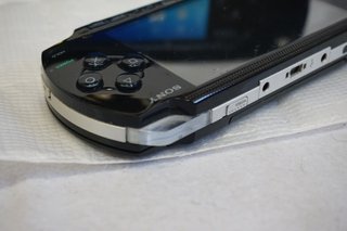 Sony PSP-1004 Negra con Caja y Cargador