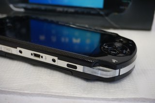 Sony PSP-1004 Negra con Caja y Cargador