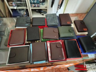 Carteras de piel auténtica para hombre en su caja