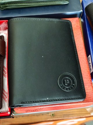 Carteras de piel auténtica para hombre en su caja