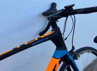 Bicicleta de Carretera Giant Negra y Naranja