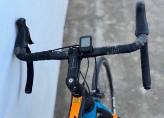 Bicicleta de Carretera Giant Negra y Naranja