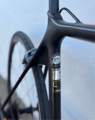 Bicicleta de Carretera Giant Negra y Naranja