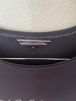 Camiseta Tommy Hilfiger manga larga con pedrería