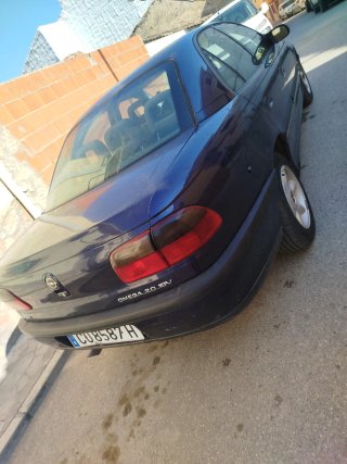Opel Omega 2.0 gasolina