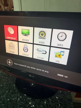 Televisor LG Flatron M227WDP