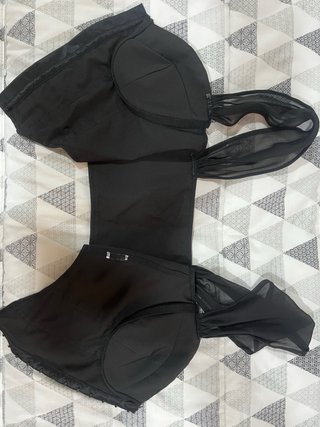 Top Corsé Negro con Copas y Tirantes