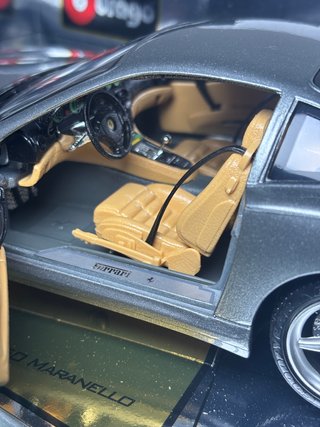 Ferrari 550 Maranello (1996) Bburago 1:18 Gold Col