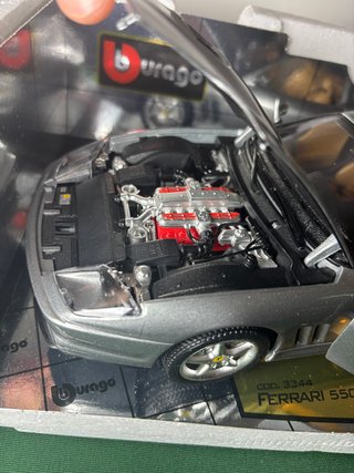 Ferrari 550 Maranello (1996) Bburago 1:18 Gold Col