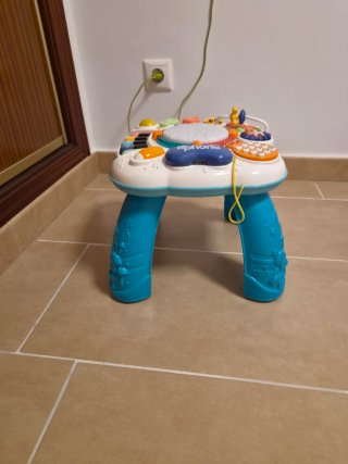 Mesa de actividades musical para bebés