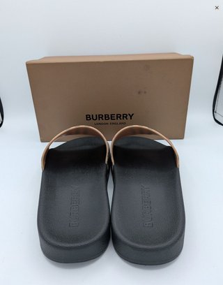Chinelos Burberry Clássicos