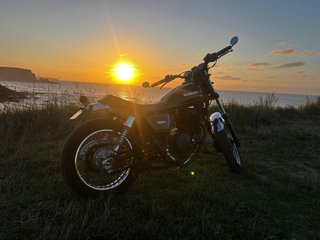 Suzuki GN250 Cafe Racer Negra/Marrón