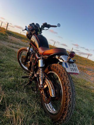 Suzuki GN250 Cafe Racer Negra/Marrón