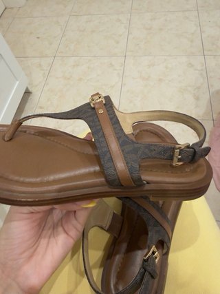 Sandalias Michael Kors Marrón y Dorado