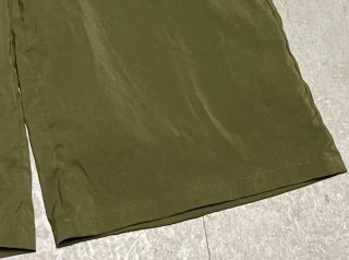 Mono verde satén con botones