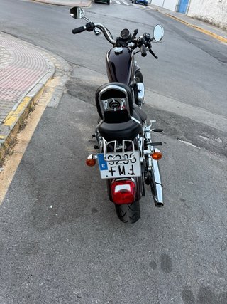 Harley-Davidson 883 Negra/Burdeos