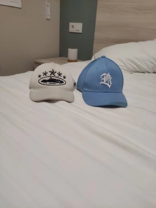 Lote 2 Gorras Blancas y Azules Solo en (Mataro)esp