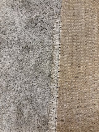 Alfombra gris pelo largo