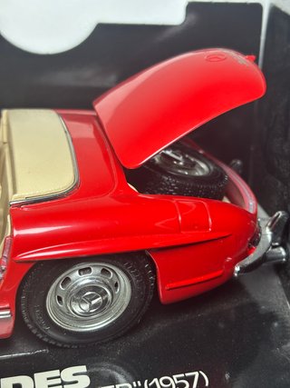 Bburago Mercedes 300 SL Roadster 1957 1:18