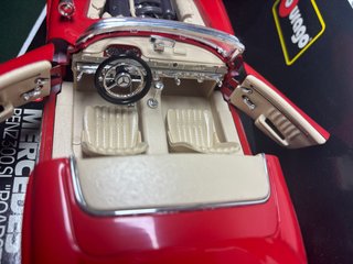 Bburago Mercedes 300 SL Roadster 1957 1:18