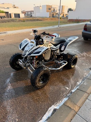 Suzuki LTZ 400 Quad Blanco y Negro