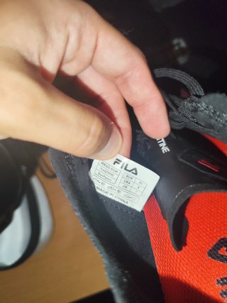 Zapatillas Fila Astatine Carbono Negras Rojas