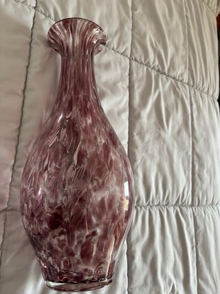 Jarrón de cristal morado