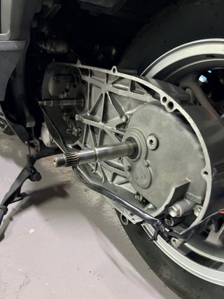 Suzuki Burgman 400 -Pequeño golpe tapas lateral