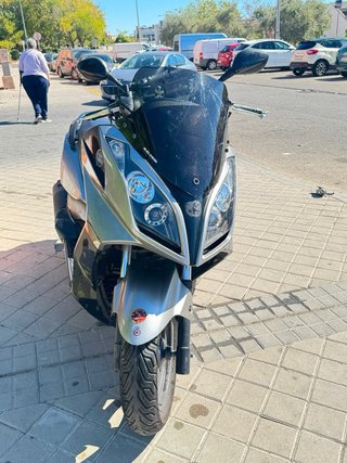 Kymco Super Dink 125-300 Maxi Scooter