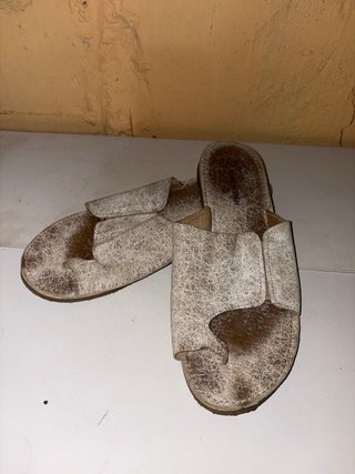 Sandalias de piel blancas gaspeadas