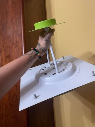 Lámpara de techo verde y blanca