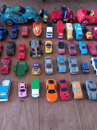 Lote grande miniaturas carros e veículos
