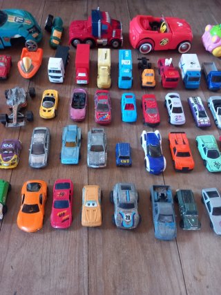 Lote grande miniaturas carros e veículos