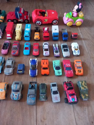 Lote grande miniaturas carros e veículos